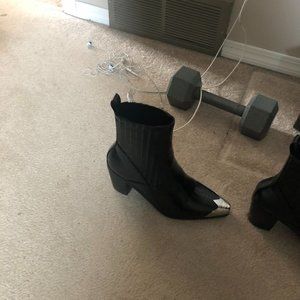 Princess Polly Black Booties Size 7 never worn
